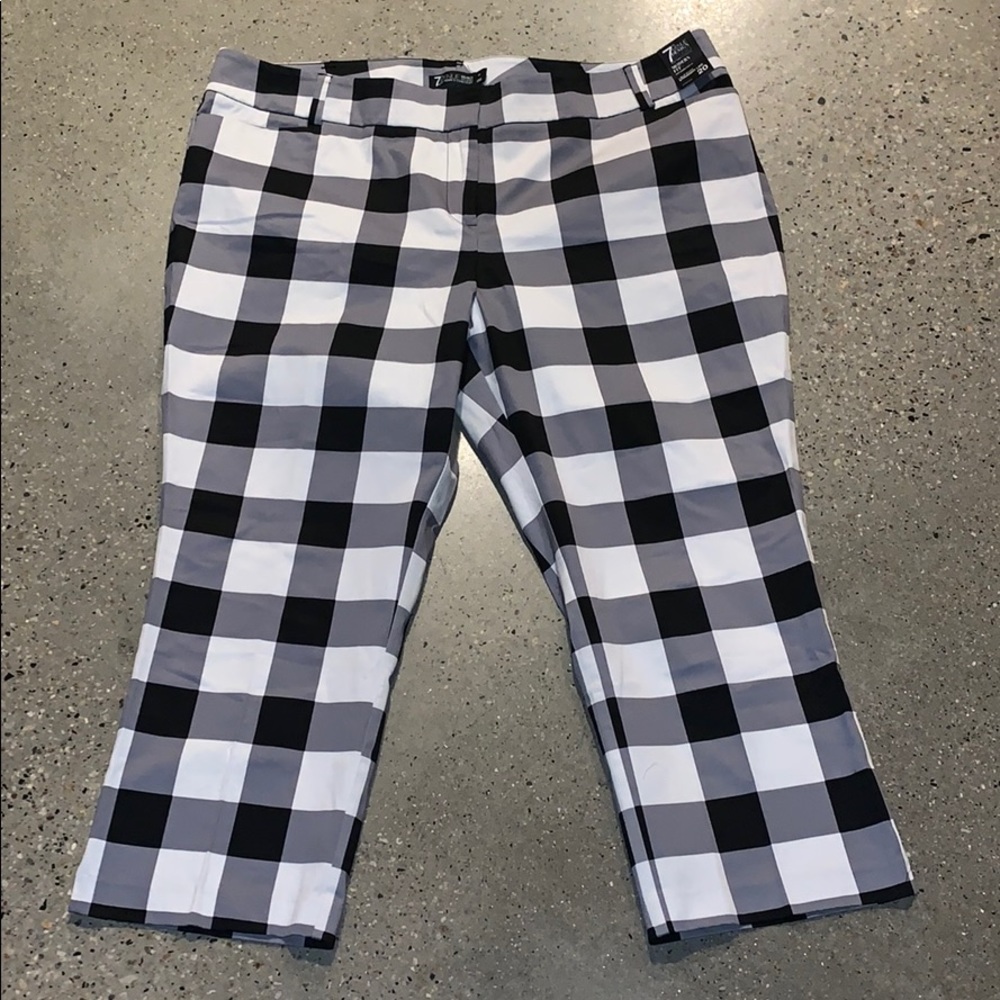 NWT Checkered Crop Pant!